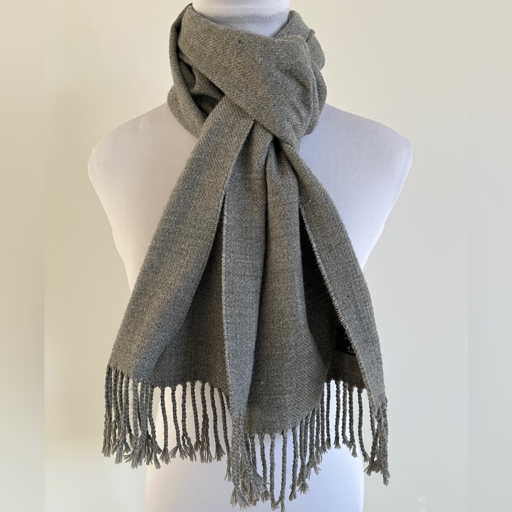 FRAAS Grey Oblong Winter Scarf Fringe Acrylic Unisex Basic Timeless Classic